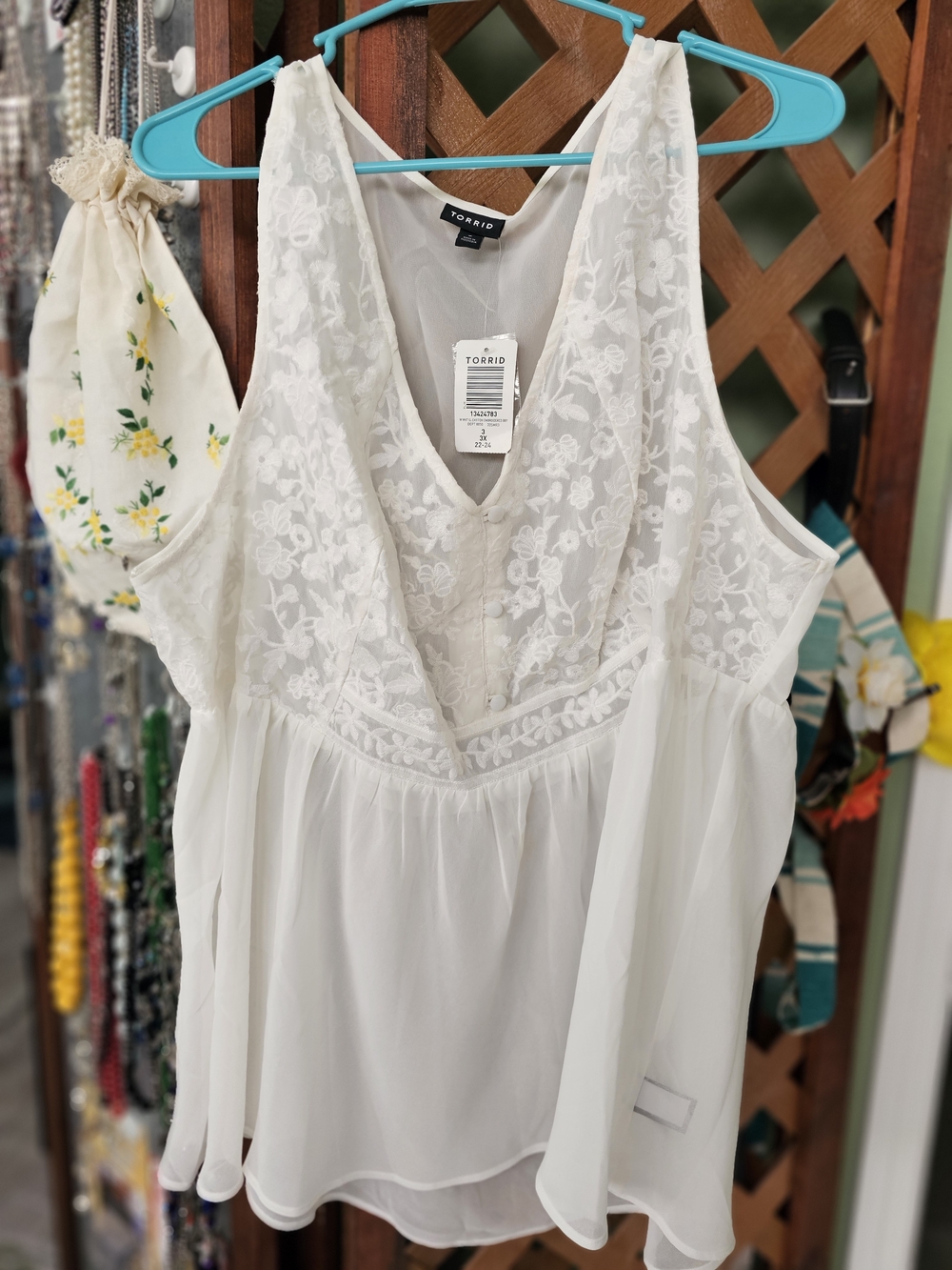Torrid White Lace V-Neck Sleeveless Camisole